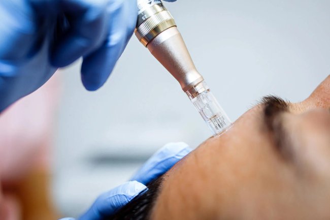 HIV transmitted via cosmetic injections